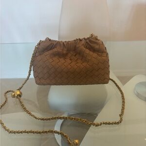 Caramel Woven Vegan Gold Ajustable Chain Bag
